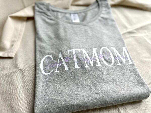 Cat Mom Oder Dog T-Shirt | Personalisiertes Katzen - Hundemama Geschenk Für Frauen