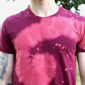 Dunkelrotes T-Shirt Mit Batik Spirale