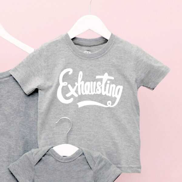 Lustiges Spruch T-Shirt - Kinderkleidung Süße Babykleidung Anstrengendes Kleinkind Alphabet Taschen
