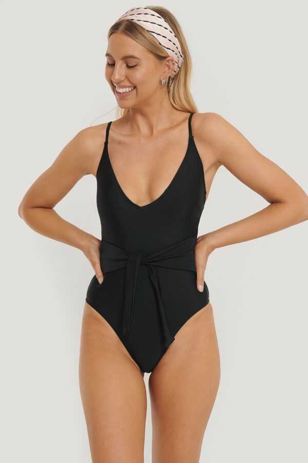 NA-KD Swimwear Badeanzug mit Schnürung vorne - Black
