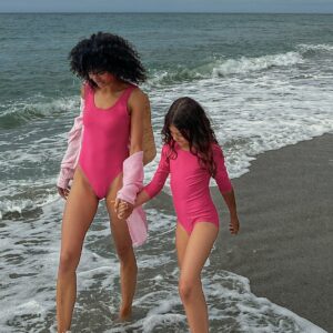 NA-KD Swimwear Badeanzug mit hohem Beinausschnitt - Pink