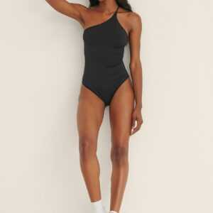 NA-KD Swimwear Recycelter asymmetrischer Badeanzug mit dünnen Trägern - Black