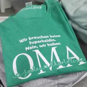 Personalisiertes Oma Superheldinnen T-Shirt, Mit Namen Der Enkel, Oma-Shirt, Geschenk Großmutter, Superheldin, T-Shirt