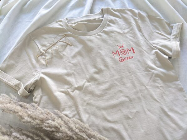 T-Shirt Mom Queen"" Aus Bio Baumwolle | Süßes Print T-Shirt"""