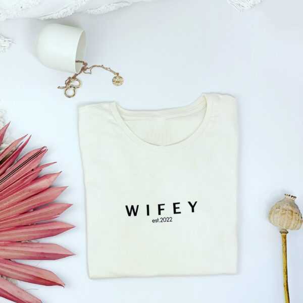 Wifey Shirt | Est. 2022 Braut Jga Geschenk Zur Hochzeit Von Bester Freundin T-Shirt