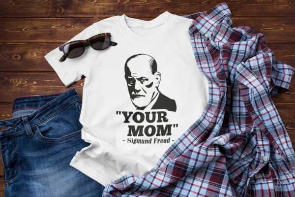 Your Mom Sigmund Freud Mutter Mama Ma Mutti Psychology Stencil Bro Berlin Motto Meme Geschenk Lustig Comedy Sprüche Spruch Spaß Fun T-Shirt