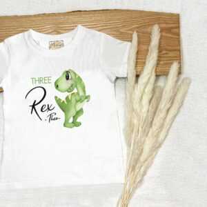 Three Rex Geburtstagsshirt | T-Shirt Dritter Geburtstag 1st Birthday Junge Dino Birthdayshirt Personalisiert T-Rex Geburtstagskind