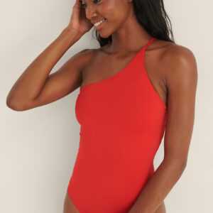 NA-KD Swimwear Recycelter asymmetrischer Badeanzug mit dünnen Trägern - Red