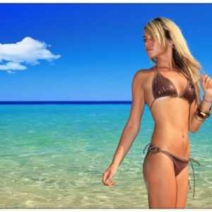 DesFoli Wandtattoo "Model im Bikini Frau Strand Meer R0550"